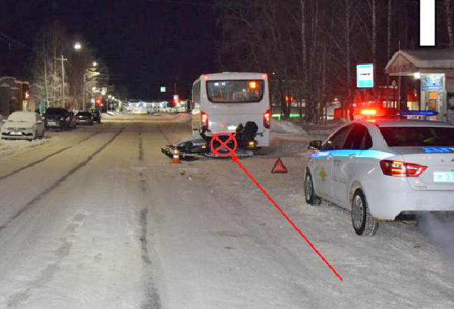 В Ухте снегоход Yamaha влетел в автобус